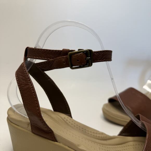 Crocs Womens Leigh Ann Sandal Size 8 Brown Leather Wedge Heel Ankle Strap Casual - Picture 4 of 13